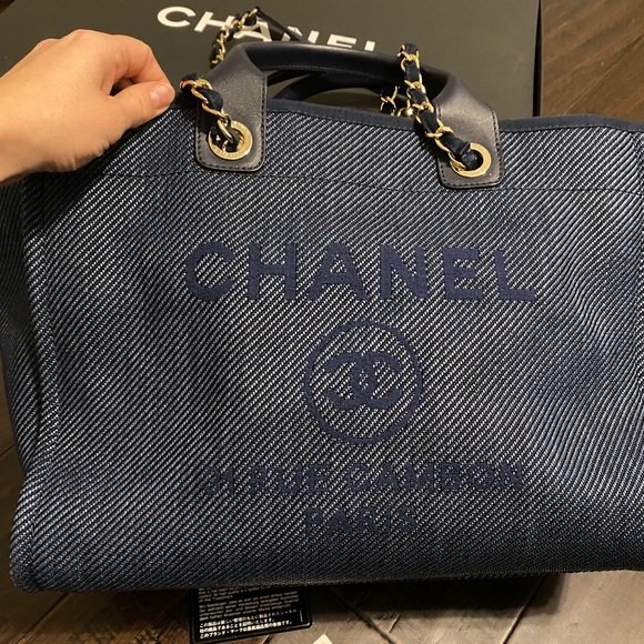 Large Chanel Shopping Tote - Picture 2 of 9